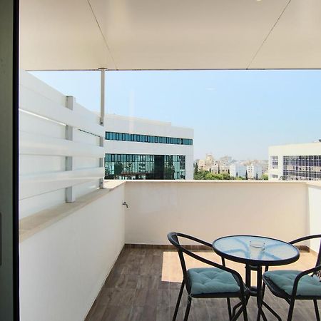 Phaedrus Living: Luxury Suite Nicosia 505 ภายนอก รูปภาพ