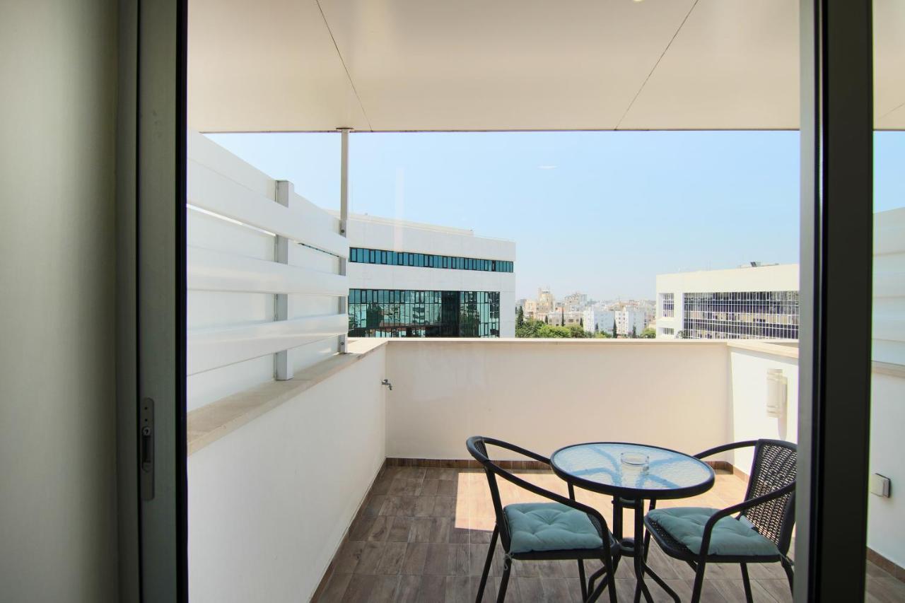 Phaedrus Living: Luxury Suite Nicosia 505 ภายนอก รูปภาพ
